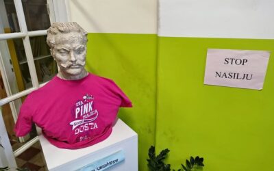 Odjenimo ružičaste majice!