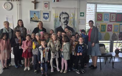 Budući prvašići u posjetu školi